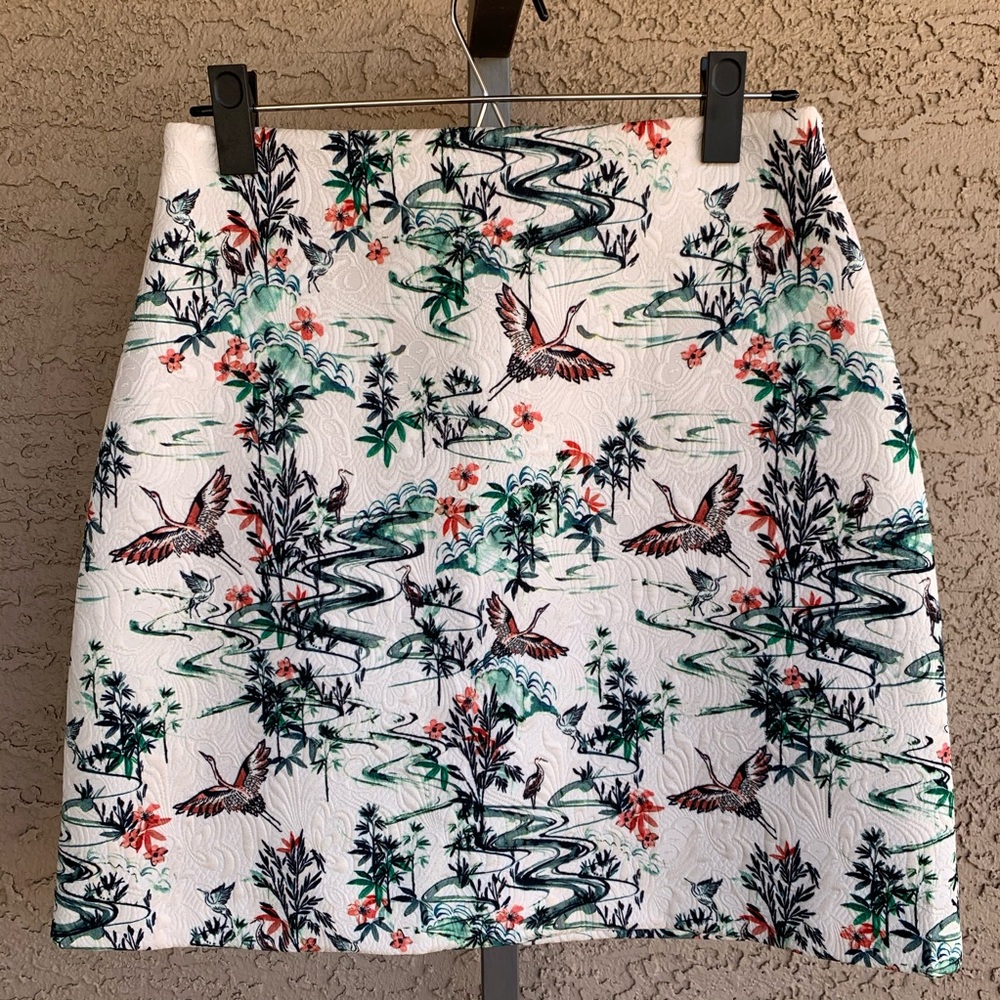 H&M fitted lined skirt with Crane design